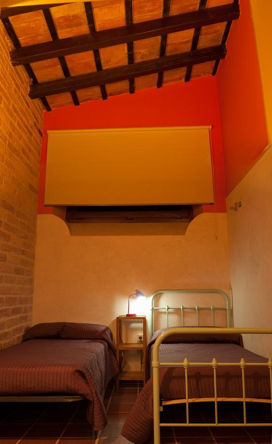 Torre del Prior Hostal Tortosa Exterior foto